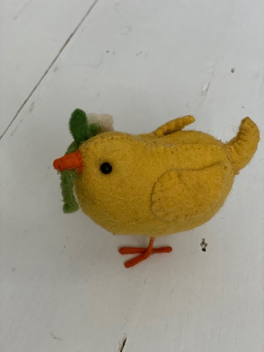 Toys Fiona Walker Gifts Under £25 | Fiona Walker Standing Chick With Daisy In Beak