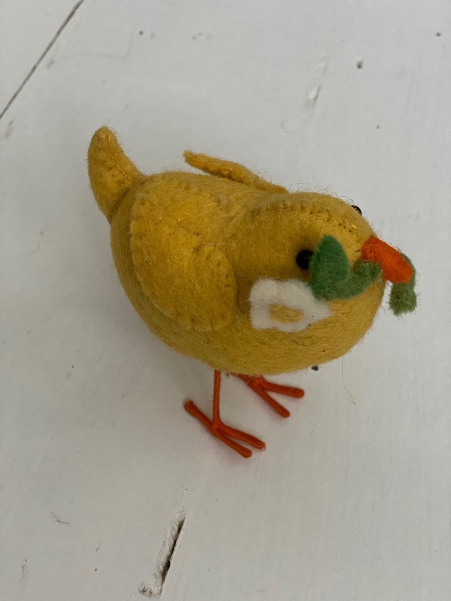 Toys Fiona Walker Gifts Under £25 | Fiona Walker Standing Chick With Daisy In Beak